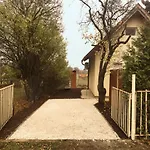 Ezuestfenyo Vendeghaz Apartament Balatonalmádi
