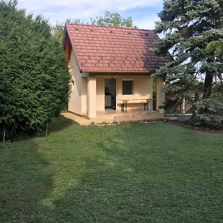 דירה Ezuestfenyo Vendeghaz