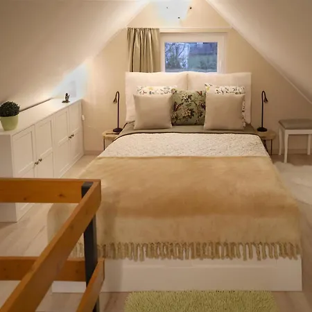 Ezuestfenyo Vendeghaz