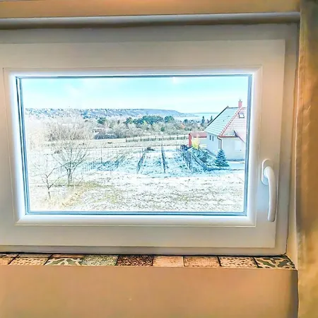Ezuestfenyo Vendeghaz * Balatonalmádi
