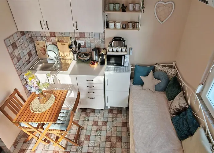 Ezuestfenyo Vendeghaz