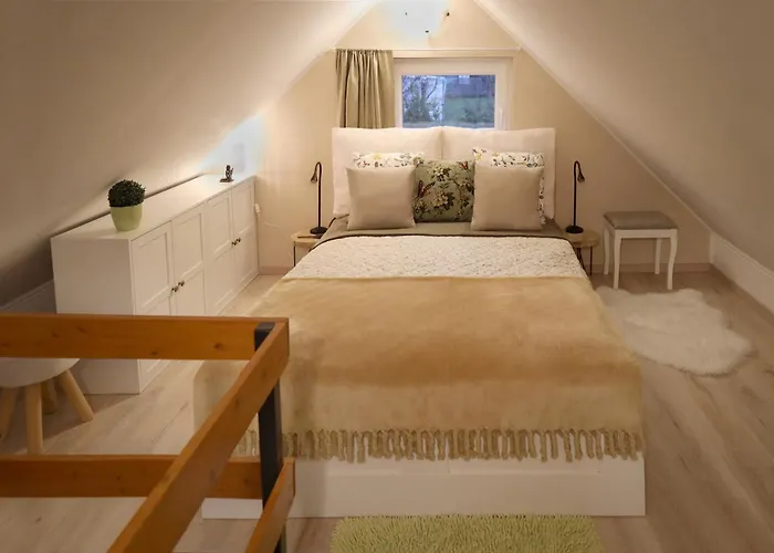 Ezuestfenyo Vendeghaz