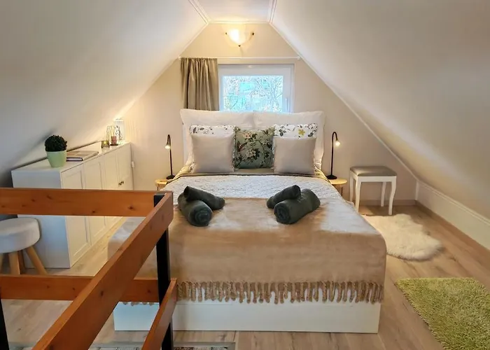 Ezuestfenyo Vendeghaz *