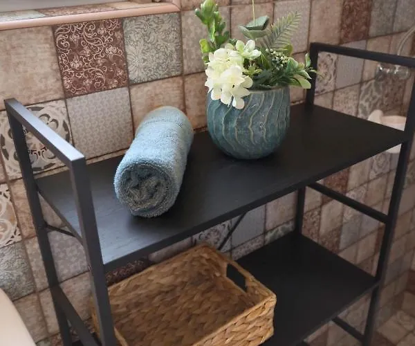 Ezuestfenyo Vendeghaz דירה