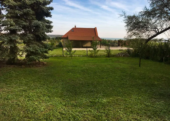 Ezüstfenyő Appartamento Balatonalmádi